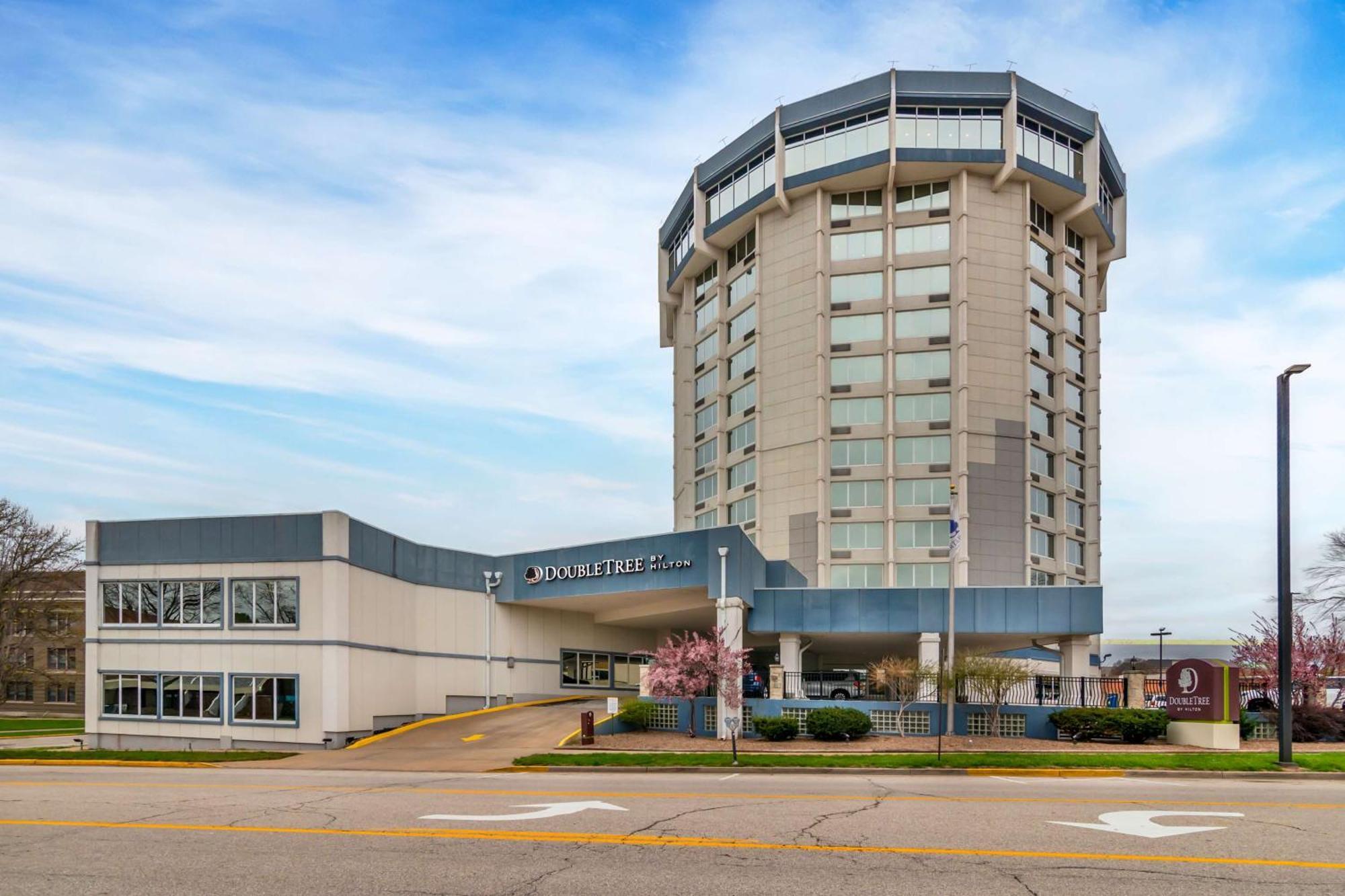 Doubletree By Hilton Jefferson Stadt Exterior foto